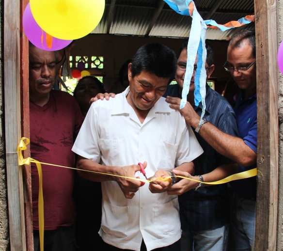 Iglesia Aposento Alto's Pastor Eucebio Caceres cuts the ribbon at the official launch of the LCI