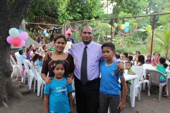 Iglesia Luz y Vida's Pastor Reynoldo Lopez and his family
